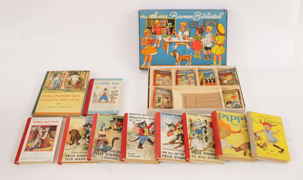 Parti barnböcker och spel, omkring 1900-talets mitt