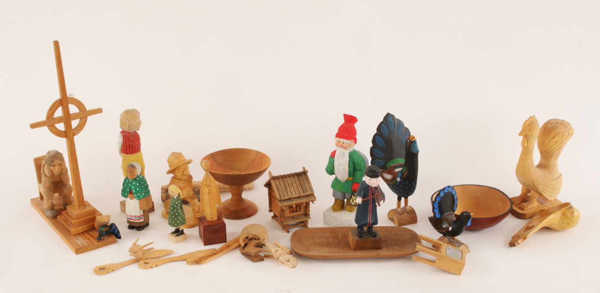 Parti träskurna figurer, m.m.