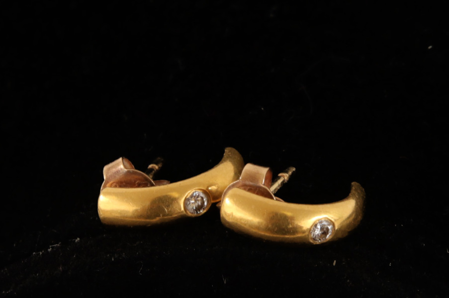 Örhängen ett par, 23k