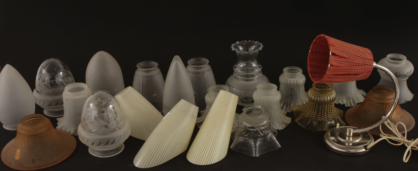 Parti lampkupor, m.m. mestadels 1900-talets första hälft