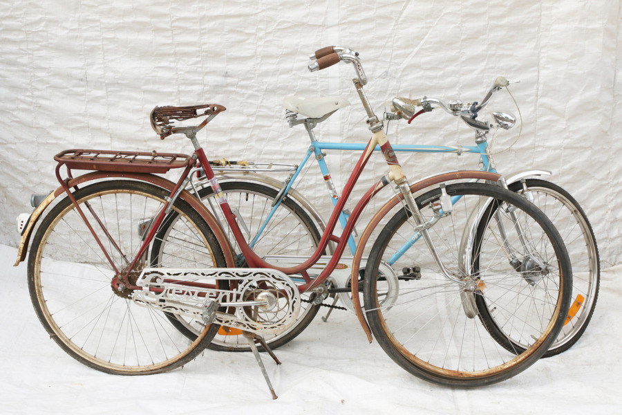 Äldre dam- och herrcykel, bl.a. DBS