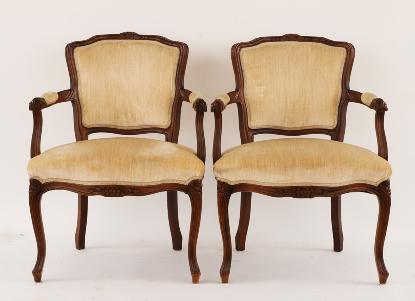 Karmstolar ett par, rokokostil, 1900-talets andra hälft