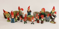 Parti tomtefigurer, bl.a. omkring 1900-talets mitt