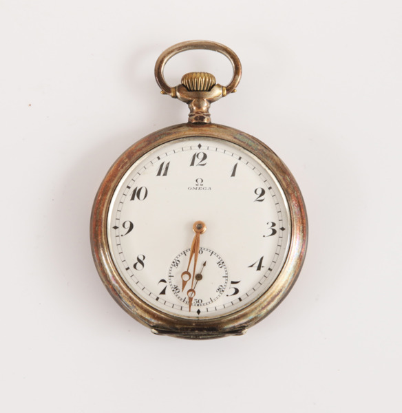 Fickur i silver, Omega