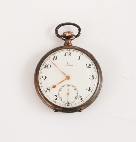 Fickur i silver, Omega