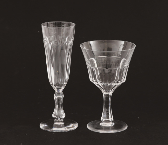 Champagneglas 4st samt vinglas 7st