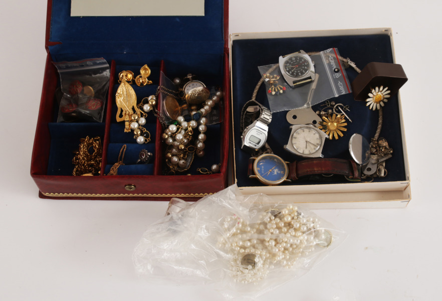 Parti smycken, bl.a. i silver