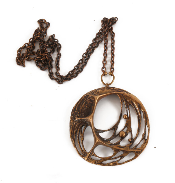 Halsband med hänge, Karl Laine, Finland