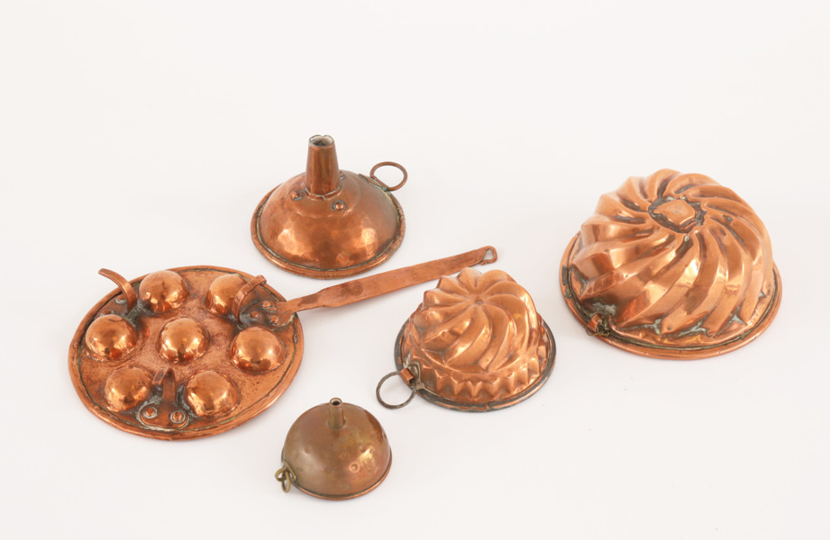 Kopparföremål i miniatyr 5st, mestadels 1800-tal
