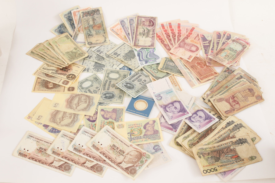 Stort parti sedlar, svenska samt utländska