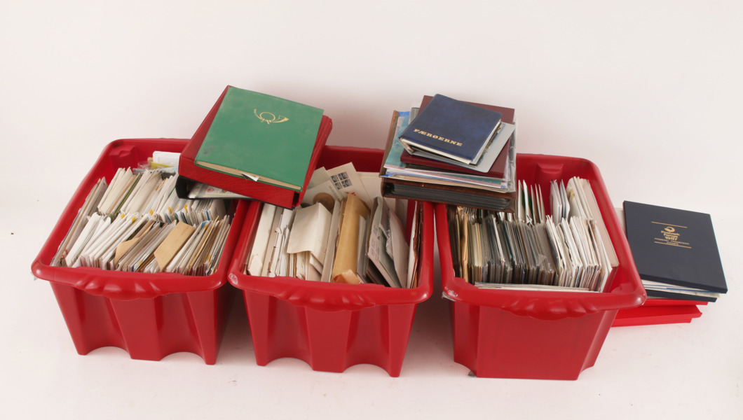 Stort parti frimärken, bl.a. Färöarna