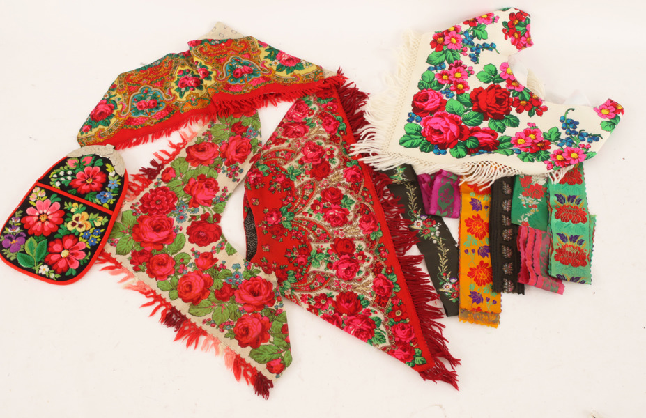 Parti dräktdelar, bl.a. Dala-Floda