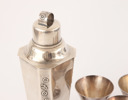 Shaker med 7st cocktailglas, omkring 1900-talets mitt