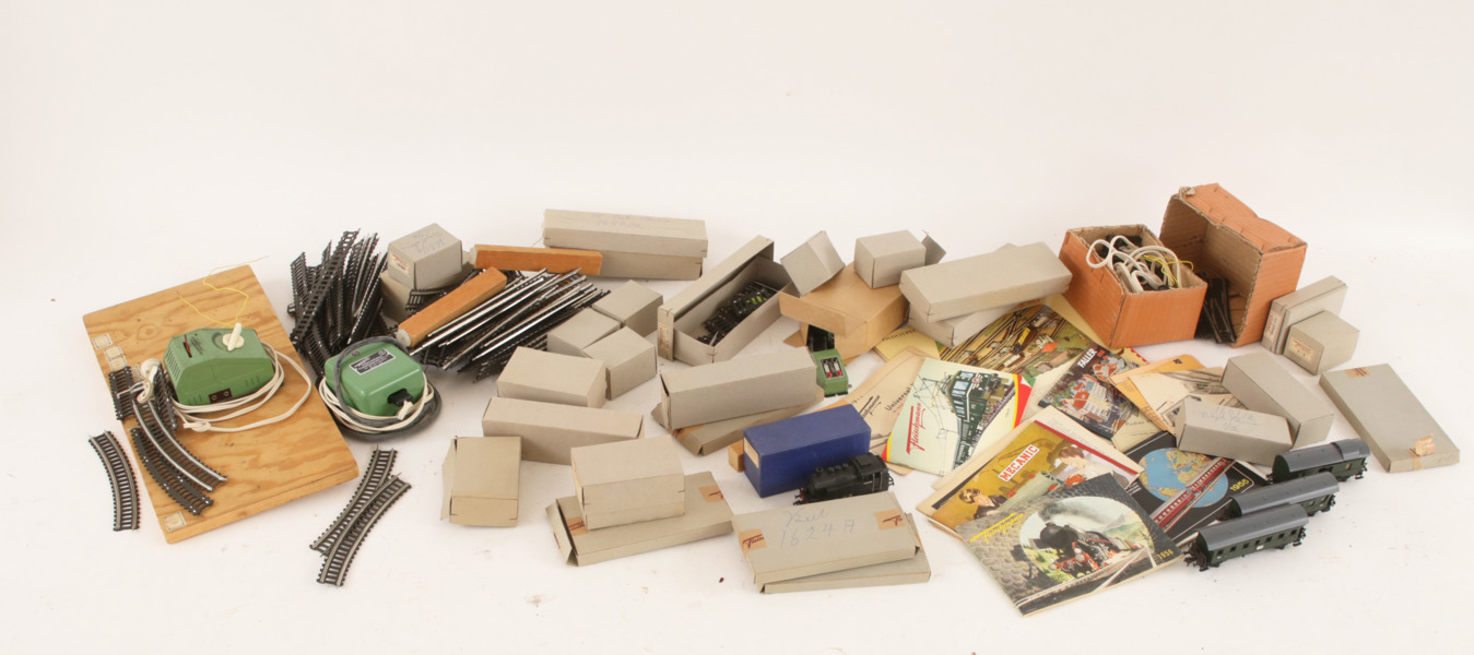 Parti tågdetaljer, bl.a. Fleischmann