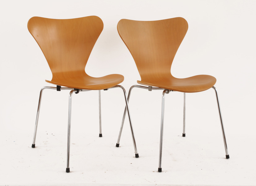 Stolar ett par, "Sjuan", Arne Jacobsen för Fritz Hansen