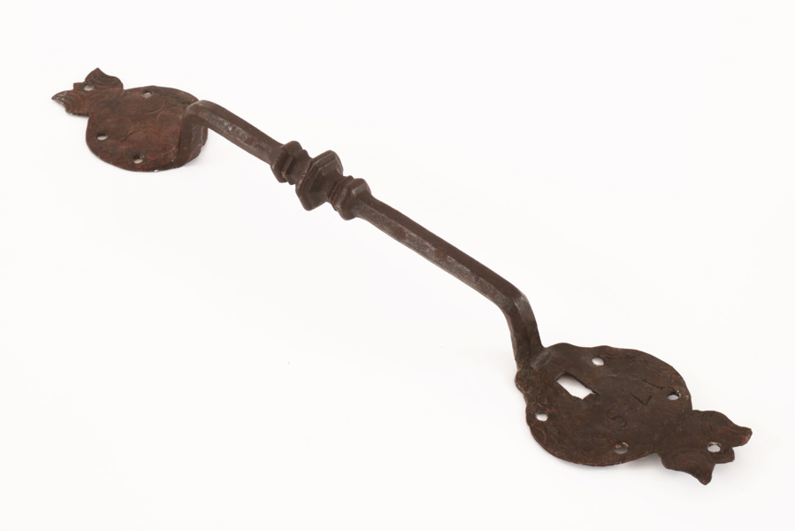 Handtag med nyckelskylt, daterat 1750