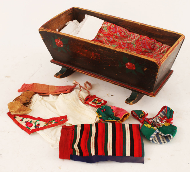 Dockvagga med dockkläder