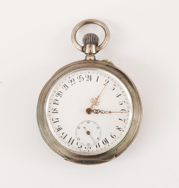 Fickur i silver med 24-timmars angivelse