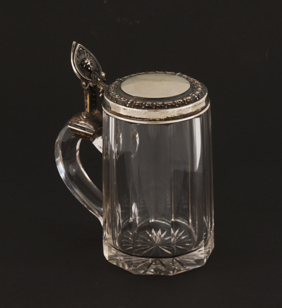 Dryckeskanna med lock av silver, troligen 1882