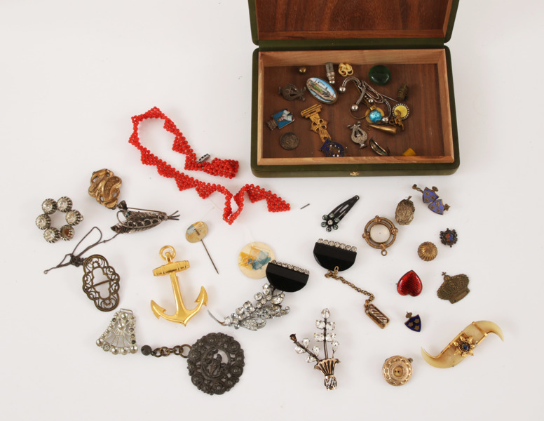 Parti smycken, bl.a. tidigt 1900-tal