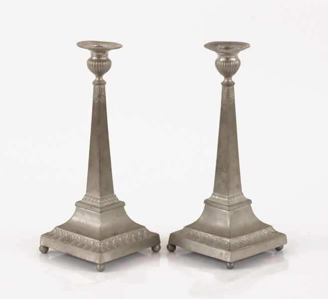 Ljusstakar 2st, tenn, 1800-tal