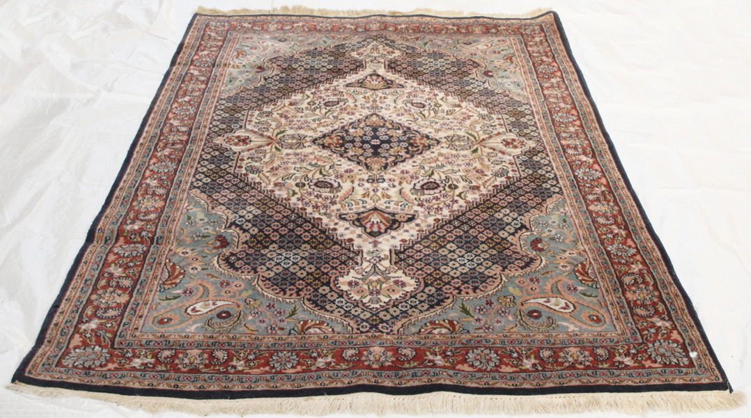 Handknuten matta, orientalisk