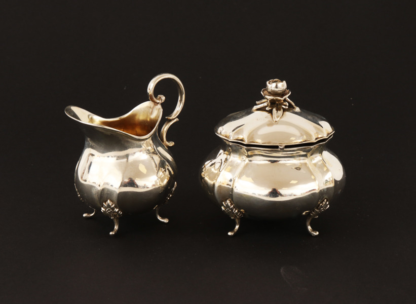 Sockerskål och gräddkanna, silver, rokokostil, 1900-tal