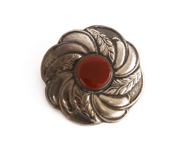 Brosch i silver, 1900-talets första hälft