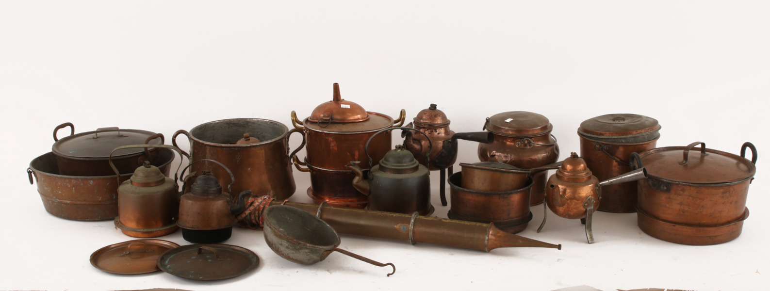 Stort parti kopparföremål, 18/1900-tal