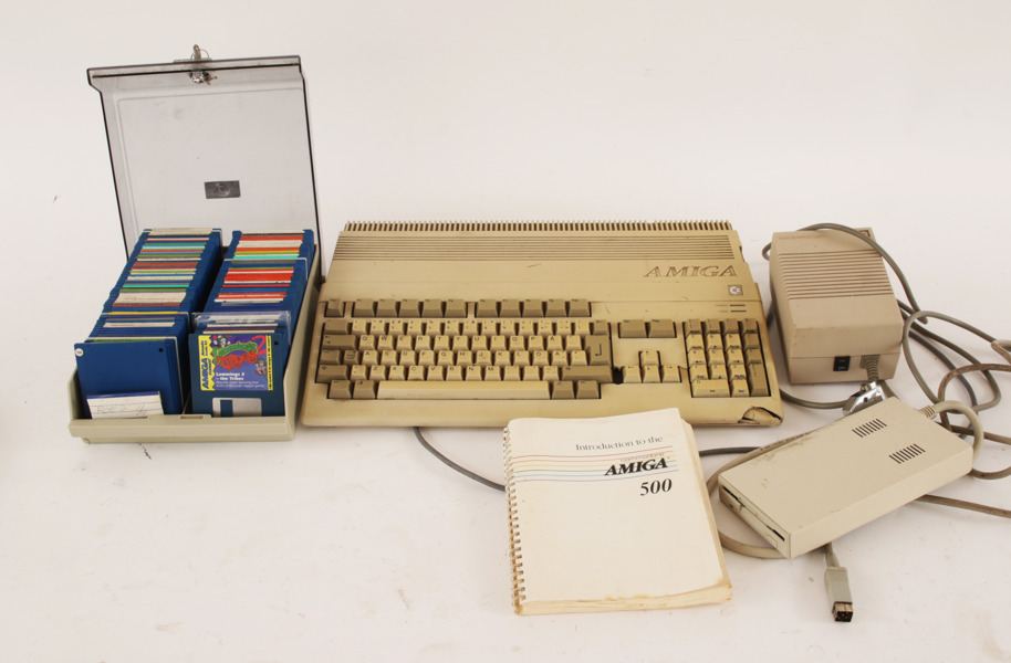 Amiga 500 med spel och tillbehör