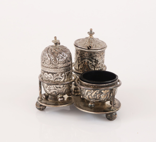 Kryddställ i sterlingsilver, England, daterat 1891