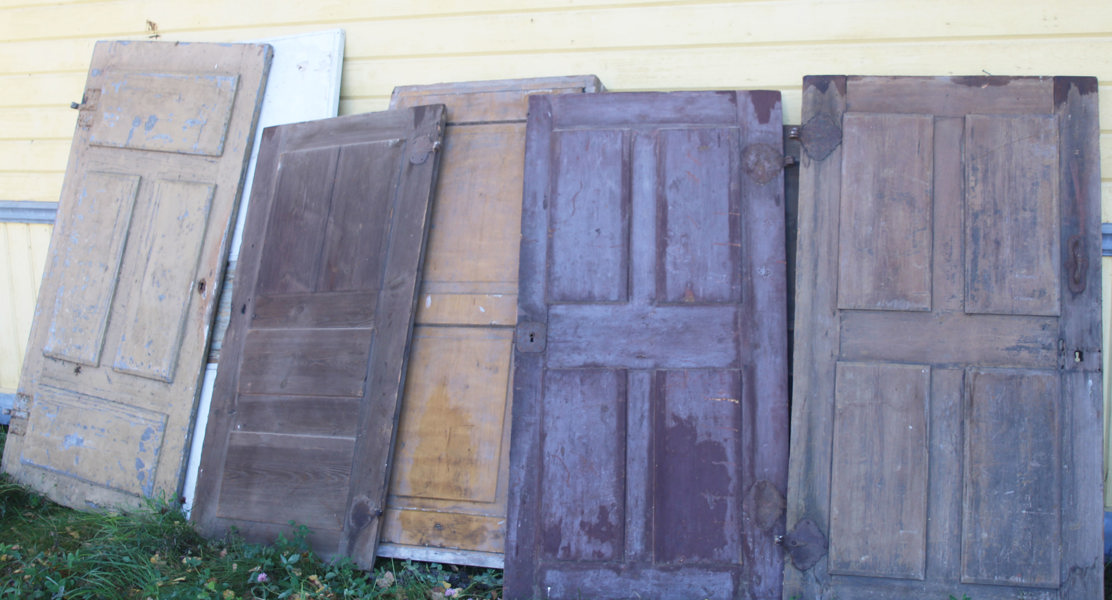 Dörrar 7st, mestadels 17/1800-tal