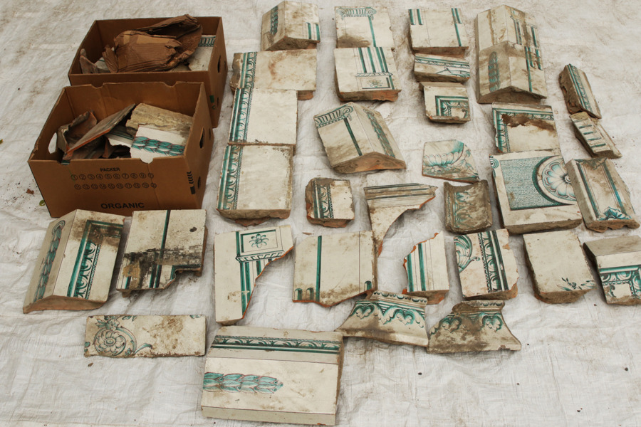 Delar till kakelugn, fajans, 17/1800-tal