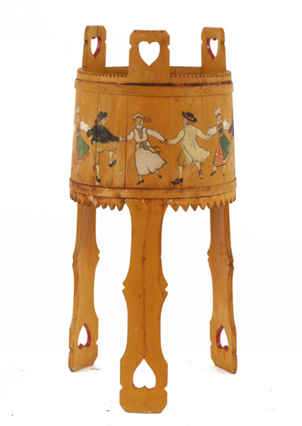 Kärl på benställning, tidigt 1900-tal