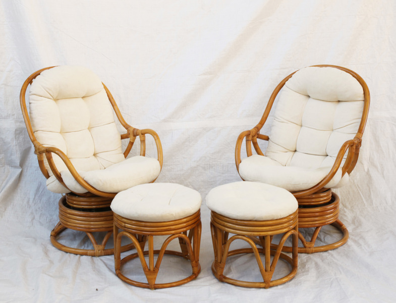 Korgstolar med fotpallar ett par, 2000-tal