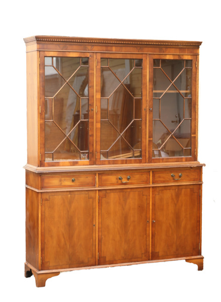 Vitrinskåp, England, 1900-talets andra hälft