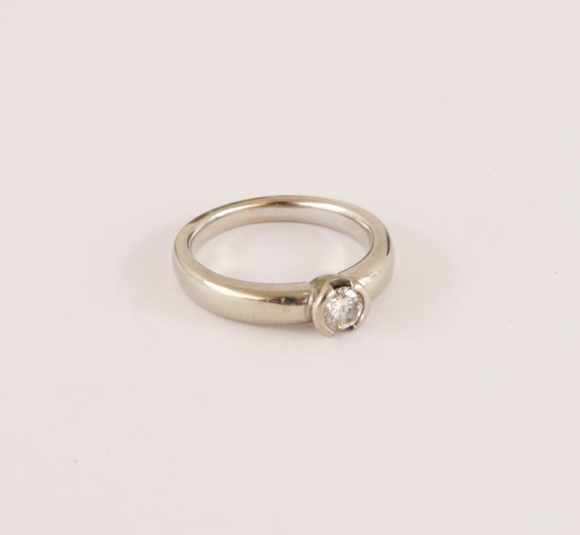 Enstensring i 18k vitguld