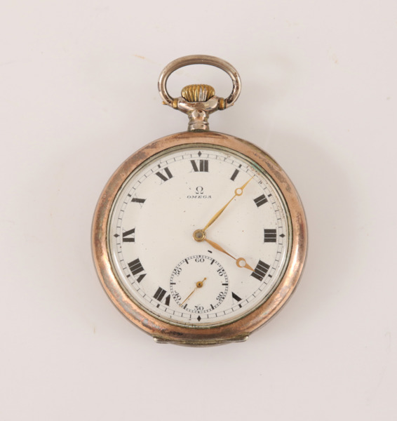 Fickur i silver, Omega