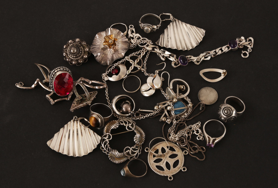 Parti silversmycken, bl.a. Kalevala