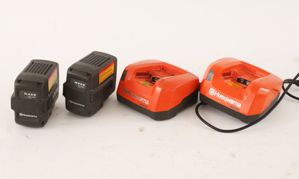 Batterier och laddare 5 delar, Husqvarna, BLI300 samt QC330