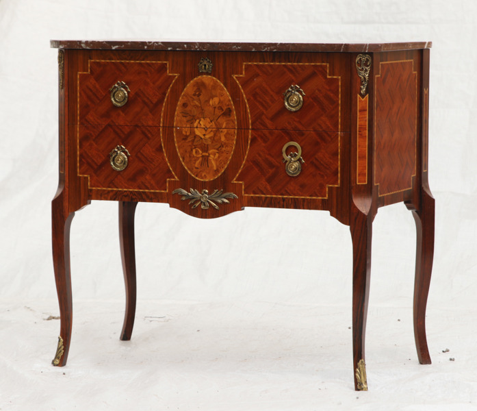 Byrå, gustaviansk stil, 1900-tal