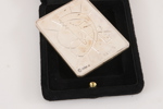Plakett i finsilver, daterad 1979