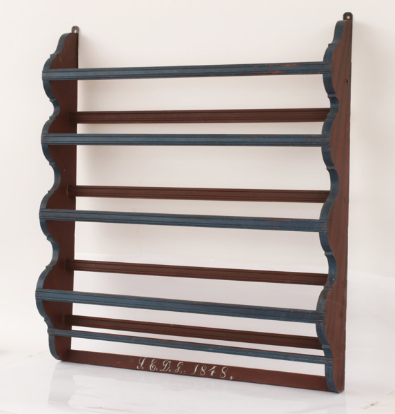 Tallrikshylla, allmoge, daterad 1848