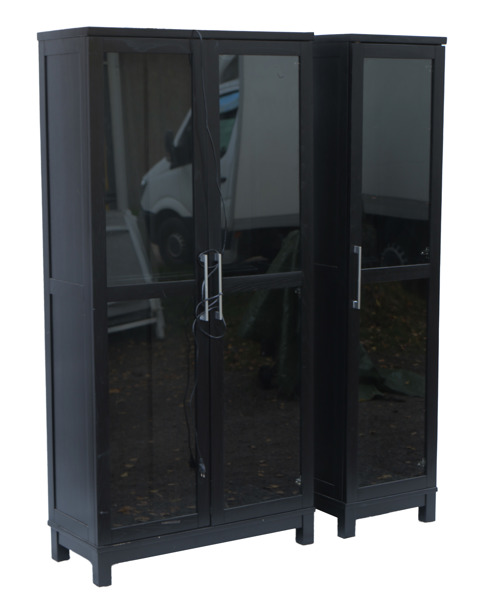 Vitrinskåp 2st, Hans K., 2000-tal