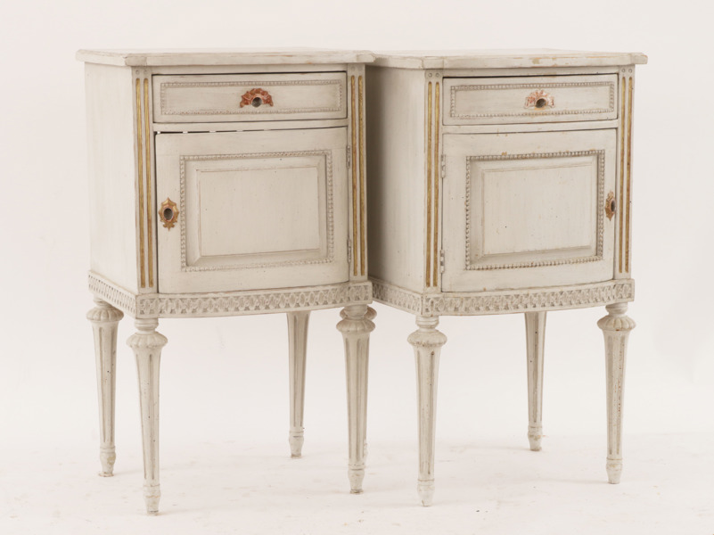 Nattduksbord ett par, gustaviansk stil, 1900-talets första hälft