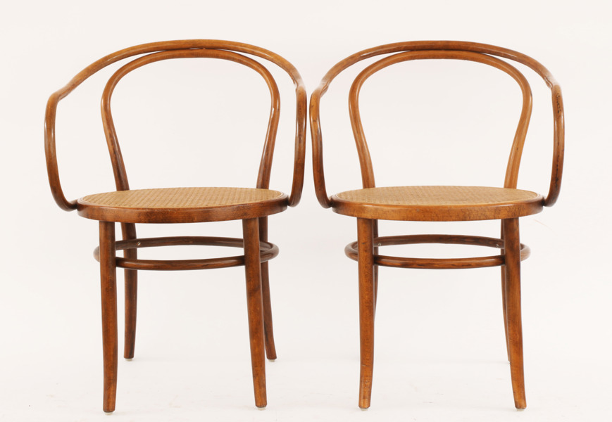 Karmstolar ett par, omkring 1900-talets mitt