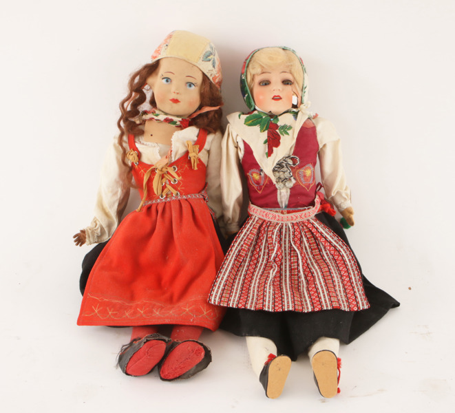 Dockor iklädda folkdräkt 2st, 1900-talets första hälft