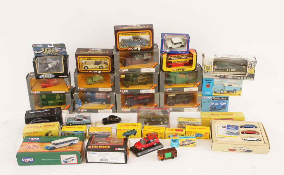 Parti modell- och leksaksbilar, mestadels Corgi