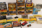 Parti modell- och leksaksbilar, mestadels Corgi