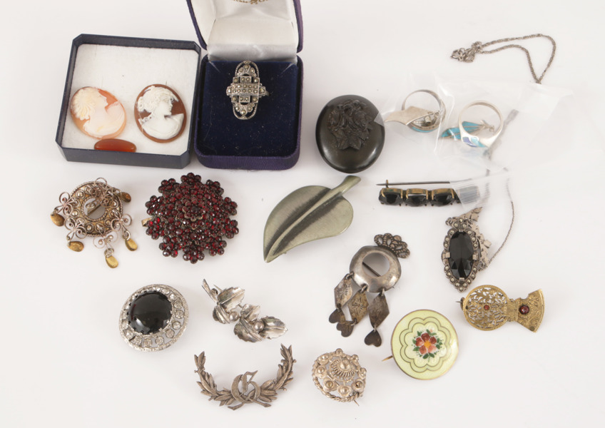 Parti smycken, bl.a. silver